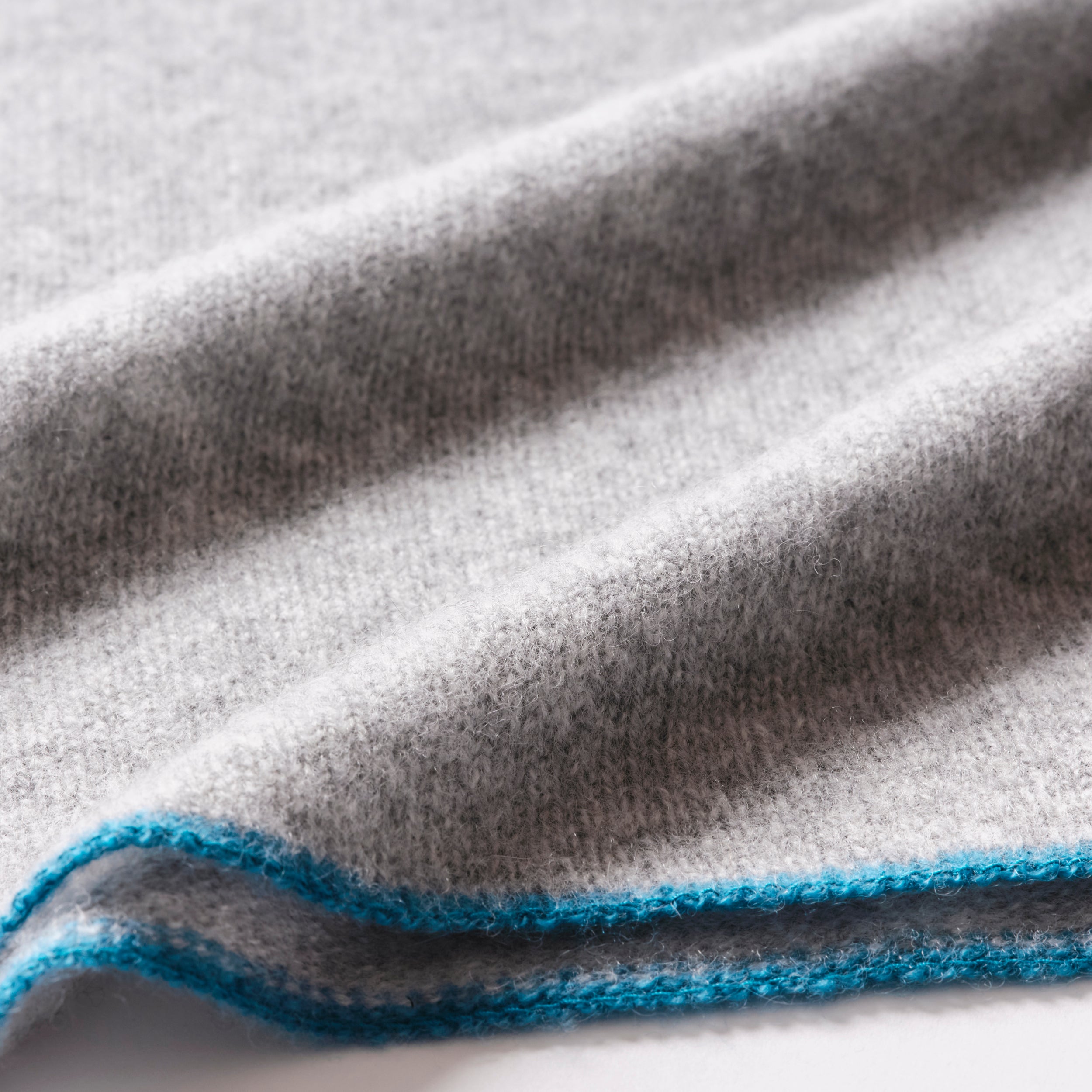 Cashmere Scarf  “Berlin” - Light Grey × Turquoise